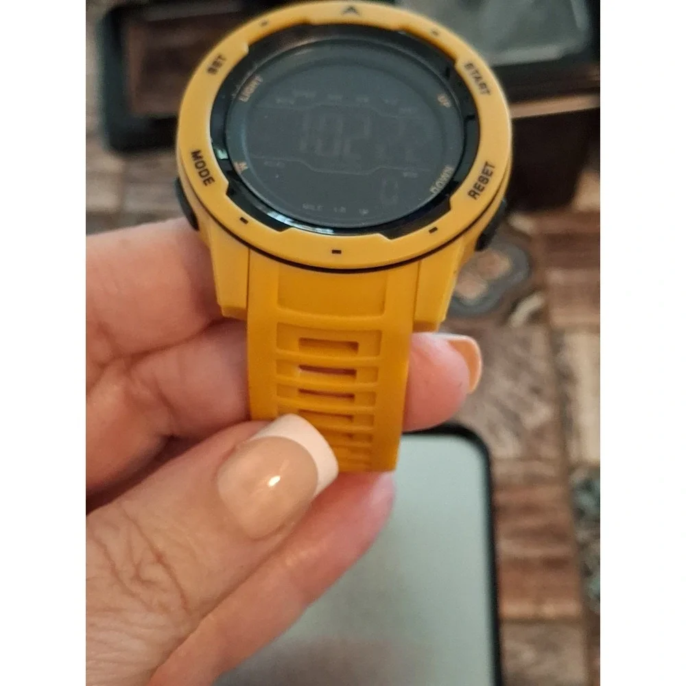 NIB Findtime Mens Sport Watch. Fitness Tracking,stopwatch,alarm,42mm,yellowband.